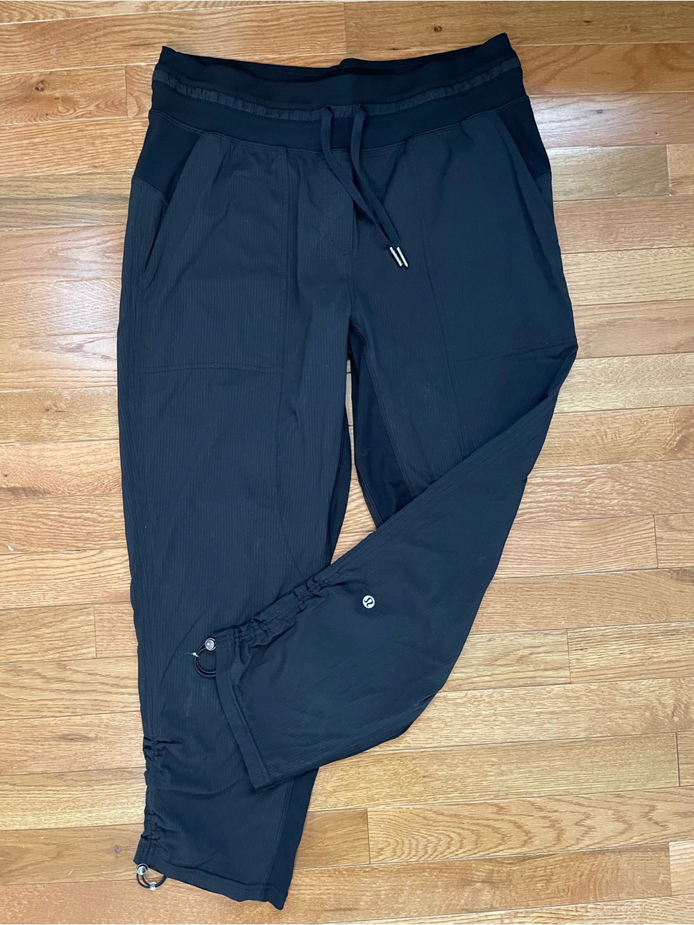 Lululemon Black cropped exercise Pants - High-waisted Lightweight Drawstring